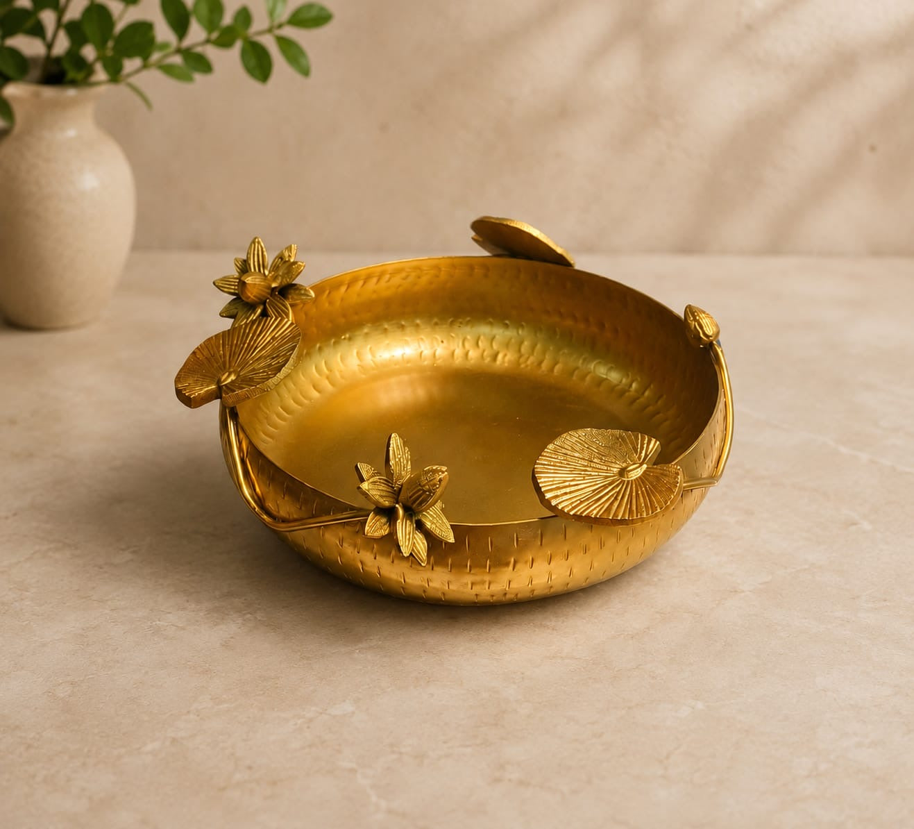 Royal Lotus Urli